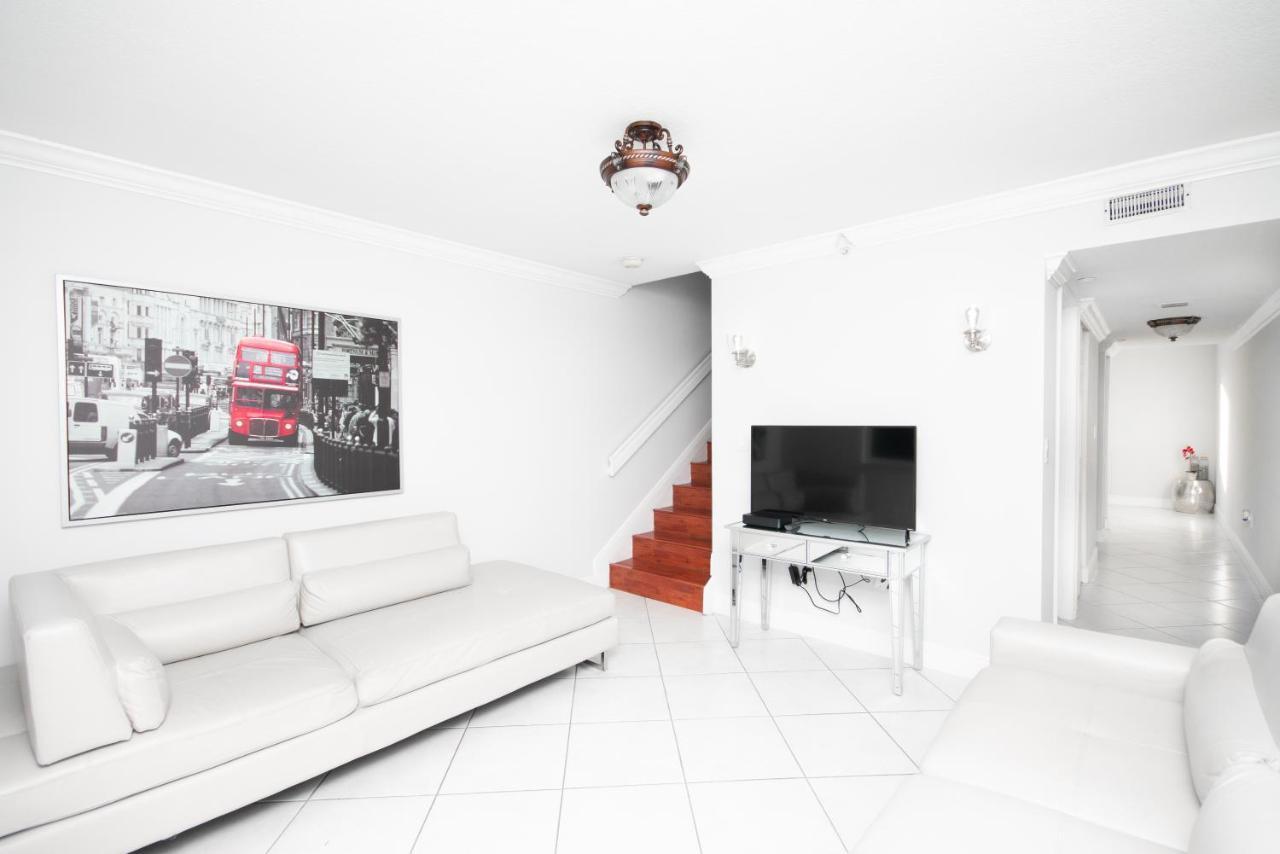 Beautiful 2/2.5 Condo W/Free Parking Fast Wifi Miami Dış mekan fotoğraf