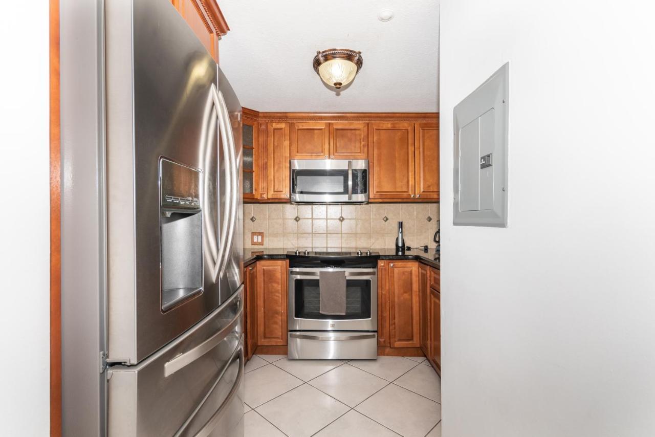 Beautiful 2/2.5 Condo W/Free Parking Fast Wifi Miami Dış mekan fotoğraf
