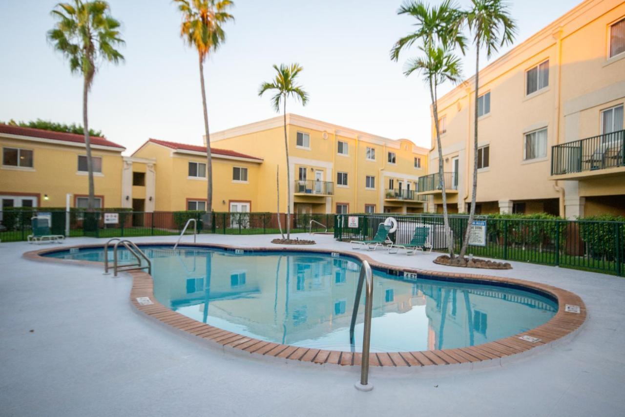 Beautiful 2/2.5 Condo W/Free Parking Fast Wifi Miami Dış mekan fotoğraf